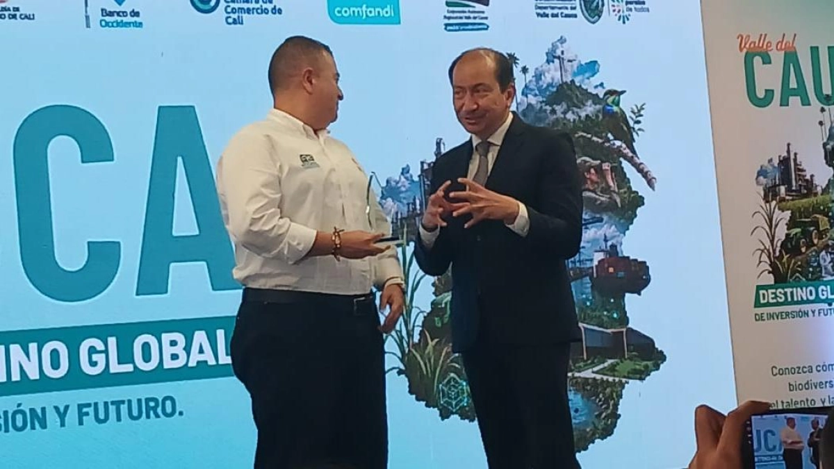 Líderes del Valle del Cauca reciben reconocimientos por su vocación social, su impulso al departamento y por el mérito y el valor empresarial
