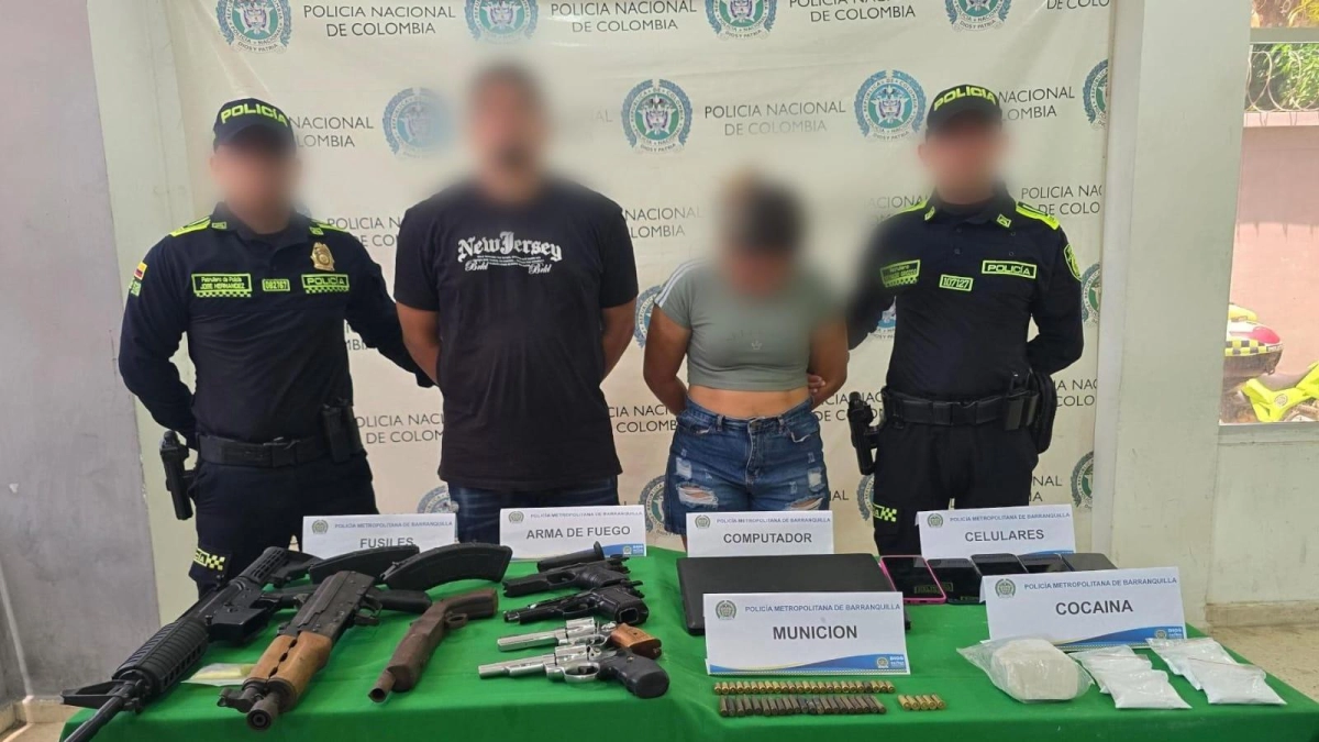 Con las manos en las armas: hallan fusiles, pistolas y cocaína en lo que sería un centro de acopio criminal de Los Costeños en Malambo, Atlántico