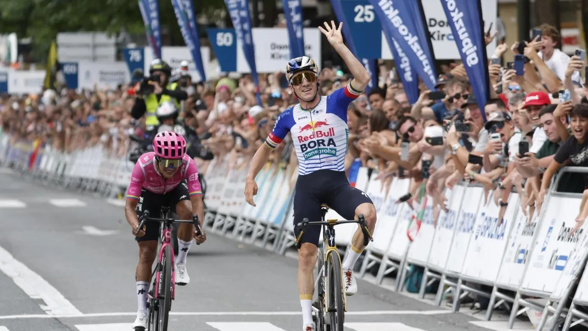 Remco Evenepoel le ganó la pulseada a Richard Carapaz y se coronó campeón de la Clásica San Sebastián: así quedaron Nairo Quintana y los colombianos