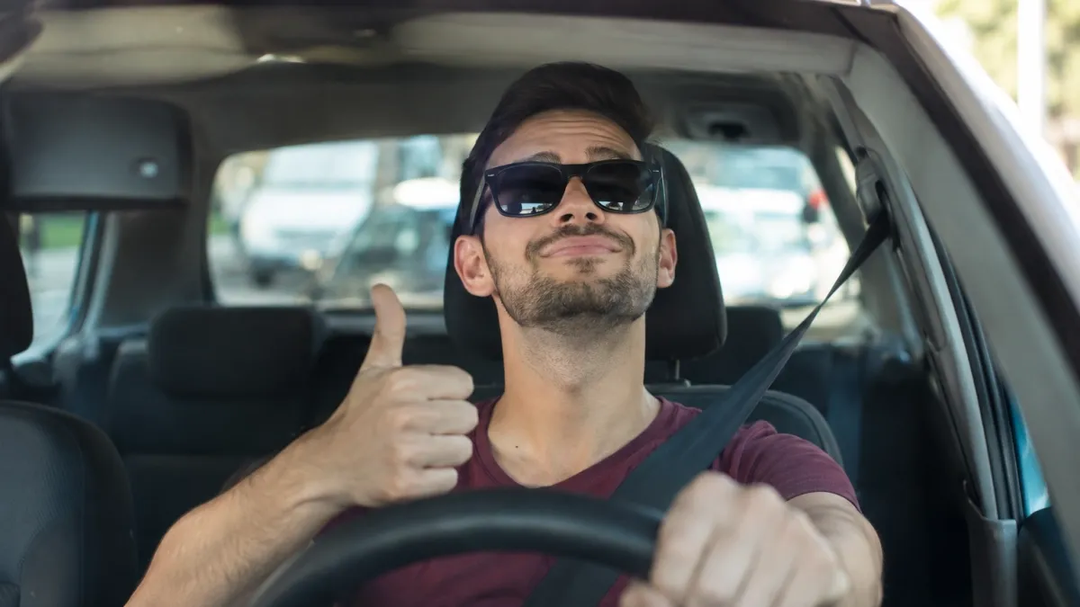 El 'espejismo al volante': la razón por la que muchos conductores creen manejar mejor que los demás