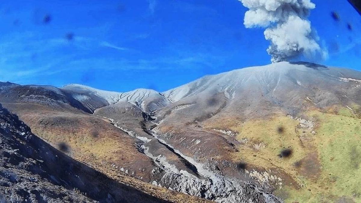 Servicio Geológico Colombiano reporta dos emisiones de ceniza en el Volcán Puracé y mantiene la alerta naranja por continuidad de señales sísmicas