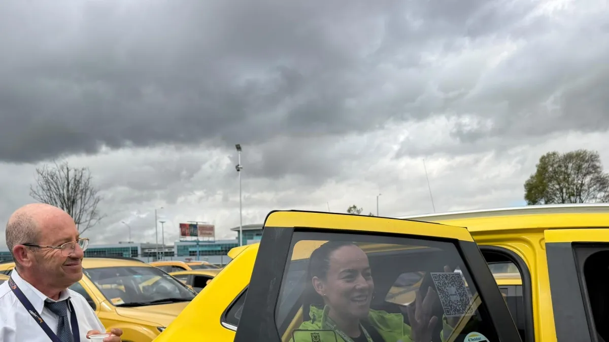 Bogotá implementará una nueva estrategia para mejorar el servicio de taxi en la capital: usarán códigos QR y exigirán requisitos a los conductores