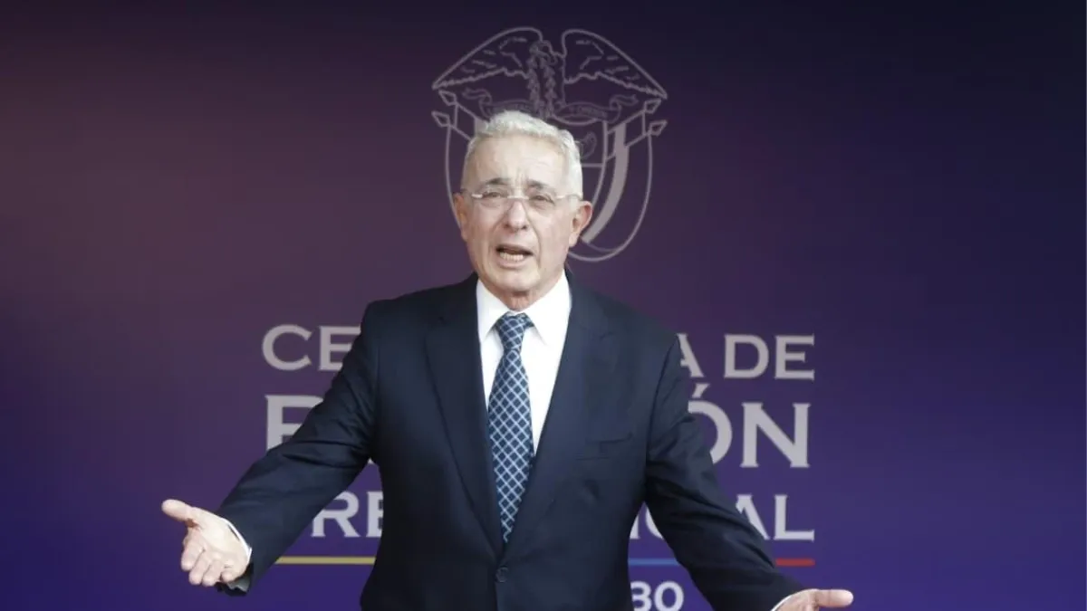 ¿Hay vientos de reconciliación entre el uribismo y el abelardismo? Lo que deja la presencia del expresidente en la posesión