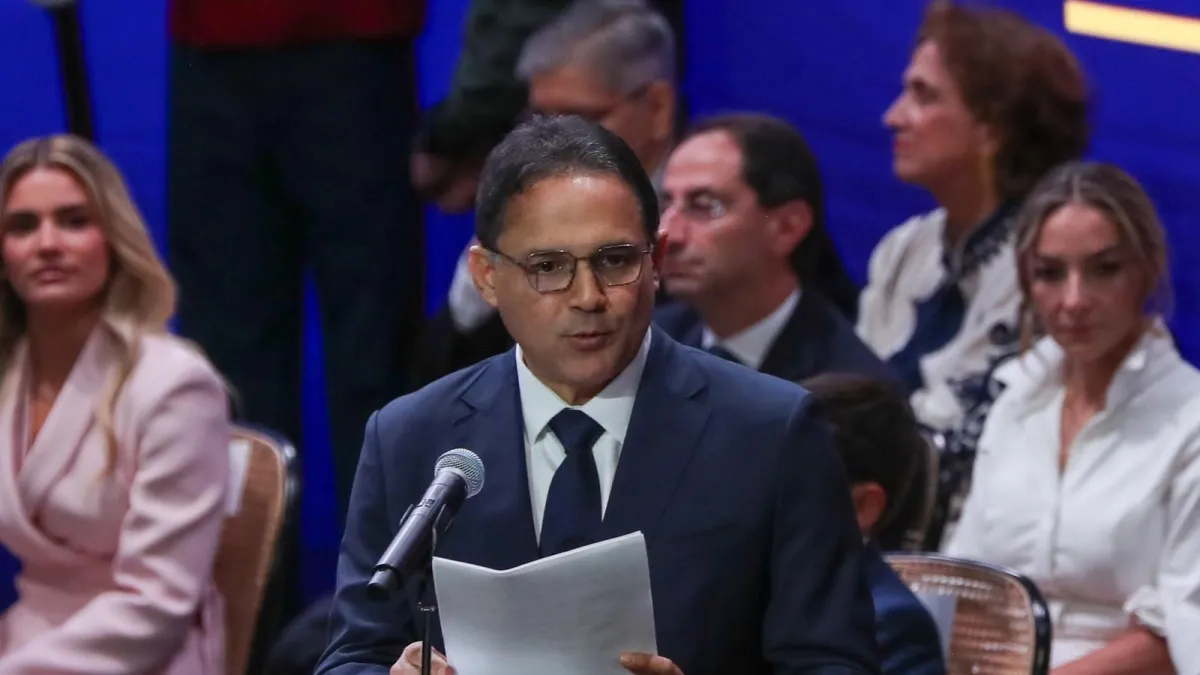 La ovación por Miguel Uribe Turbay en posesión de Abelardo De la Espriella en Cali: su mención generó una amplia reacción en el evento