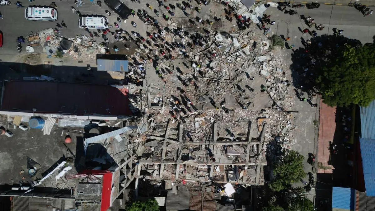 Video | Milagro en Cali tras el terremoto de 7,4 grados: rescatan con vida a una madre y a su bebé entre los escombros de un edificio en la ciudad