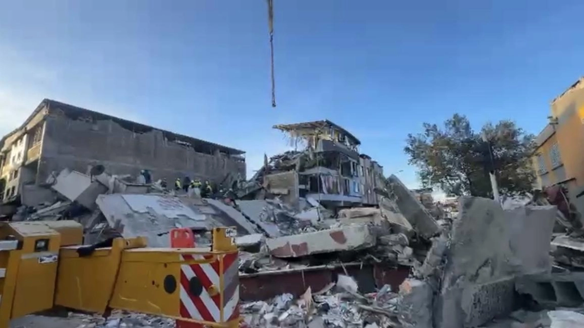 Así trabajan los rescatistas en La Libertad, uno de los puntos más golpeados de Pereira: ‘Hasta la madrugada se escuchaban personas vivas’