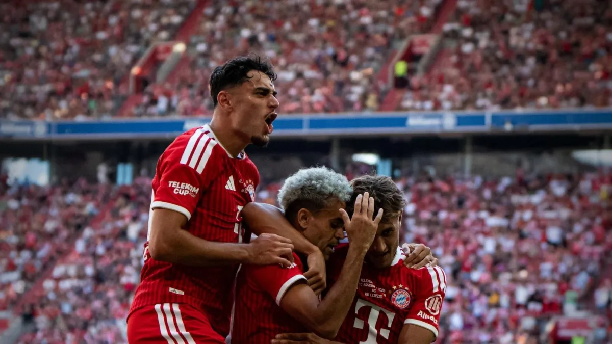 Bayern Múnich, de la mano de Luis Díaz, vence al Leipzig, pero enciende las alarmas por lesiones a días del debut en Bundesliga