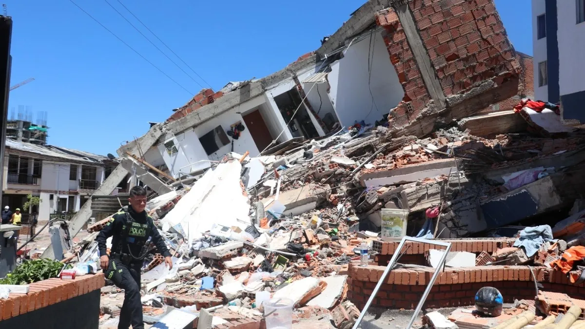 Denuncian que falsos ‘topos’ están abriendo huecos en negocios afectados por el terremoto en Pereira para buscar las cajas fuertes