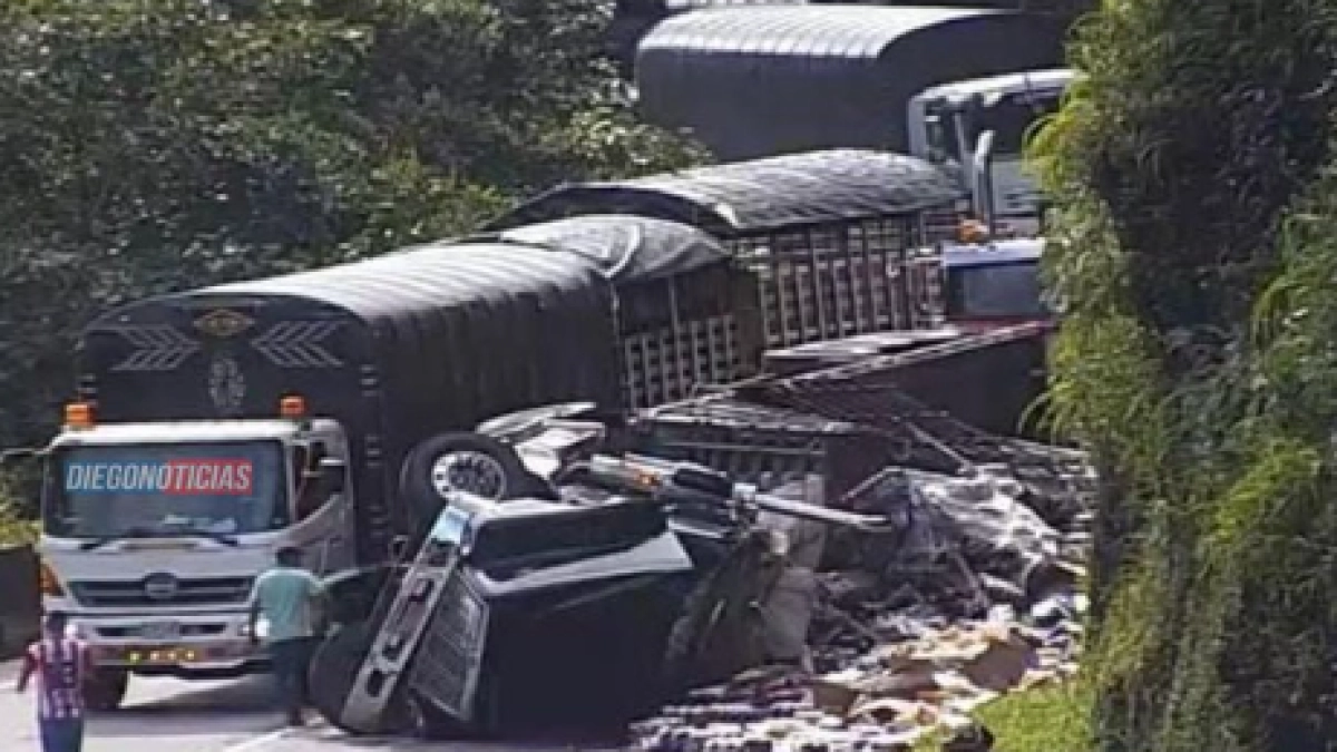 Grave accidente de tractocamión fue reportado en la vía Bogotá-Villavicencio durante la tarde de este martes 18 de agosto: esto se sabe