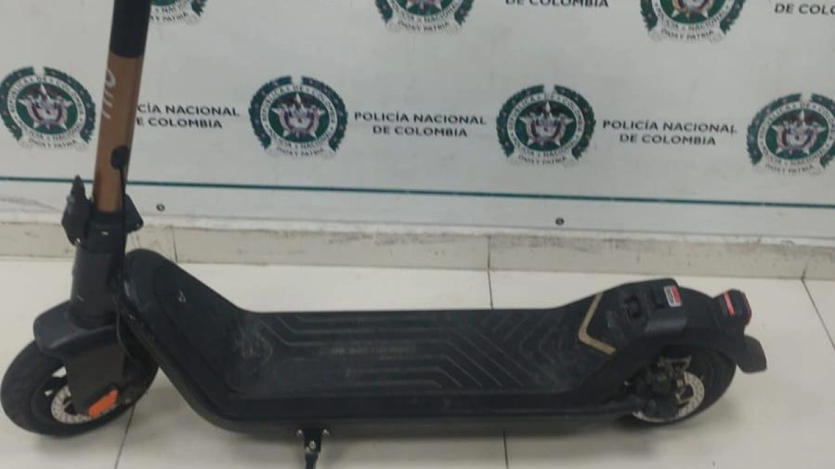 Asalto en Normandía: delincuentes derribaron a una joven para robarle su patineta eléctrica