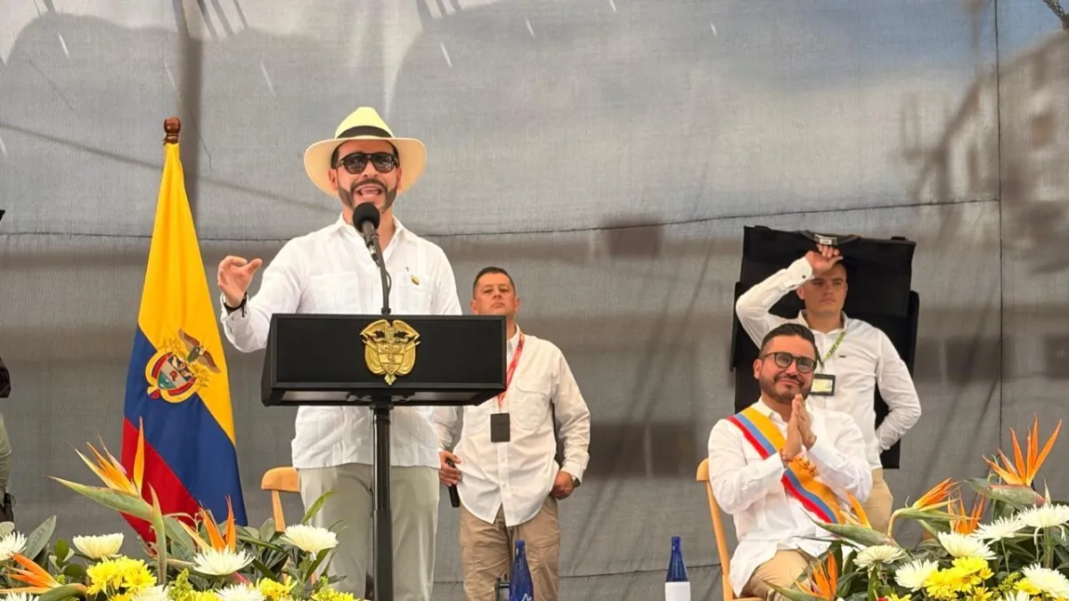De La Espriella propone bajar a la mitad las multas de tránsito y reformar las fotomultas