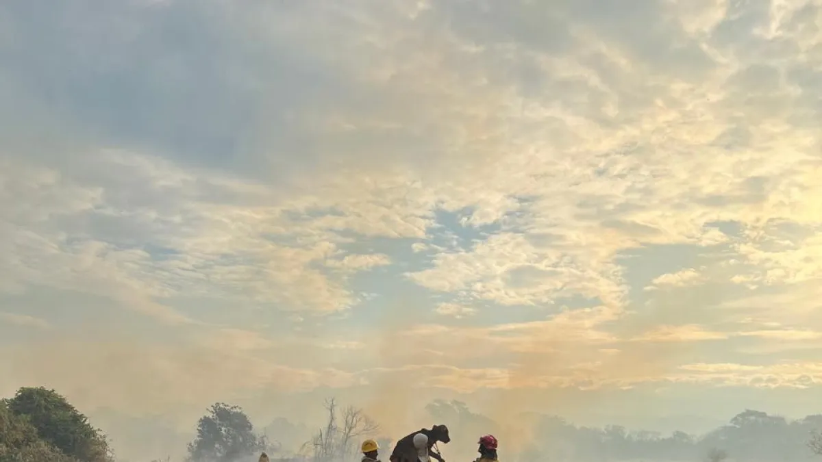 Antioquia refuerza con equipos tácticos la emergencia por incendios en Tolima