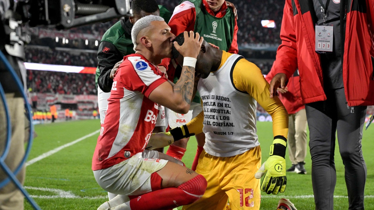 Weimar Asprilla, de suplente a héroe de Santa Fe contra River Plate: el portero fue trascendental en la clasificación