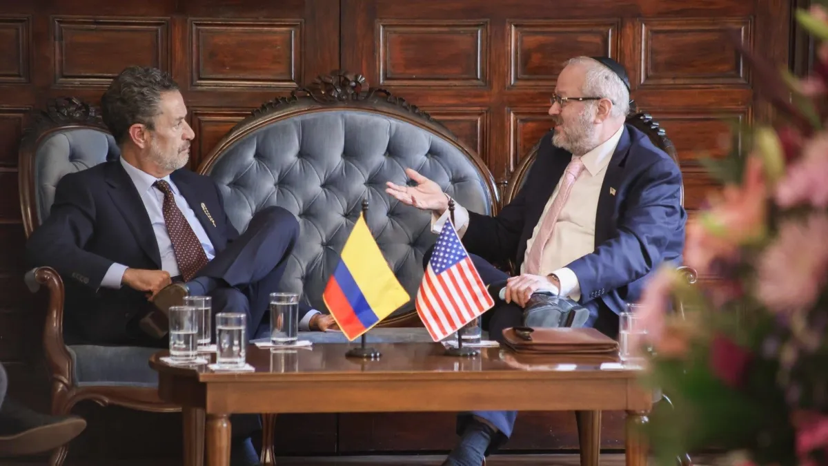 Colombia endurece su postura contra el antisemitismo tras reunión con enviado de EE. UU.