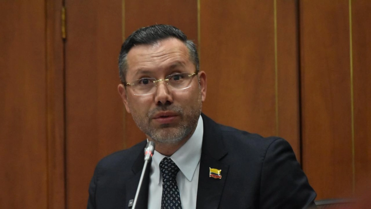 Ministro de Vivienda pide perdón y lanza plan de reconstrucción tras el terremoto