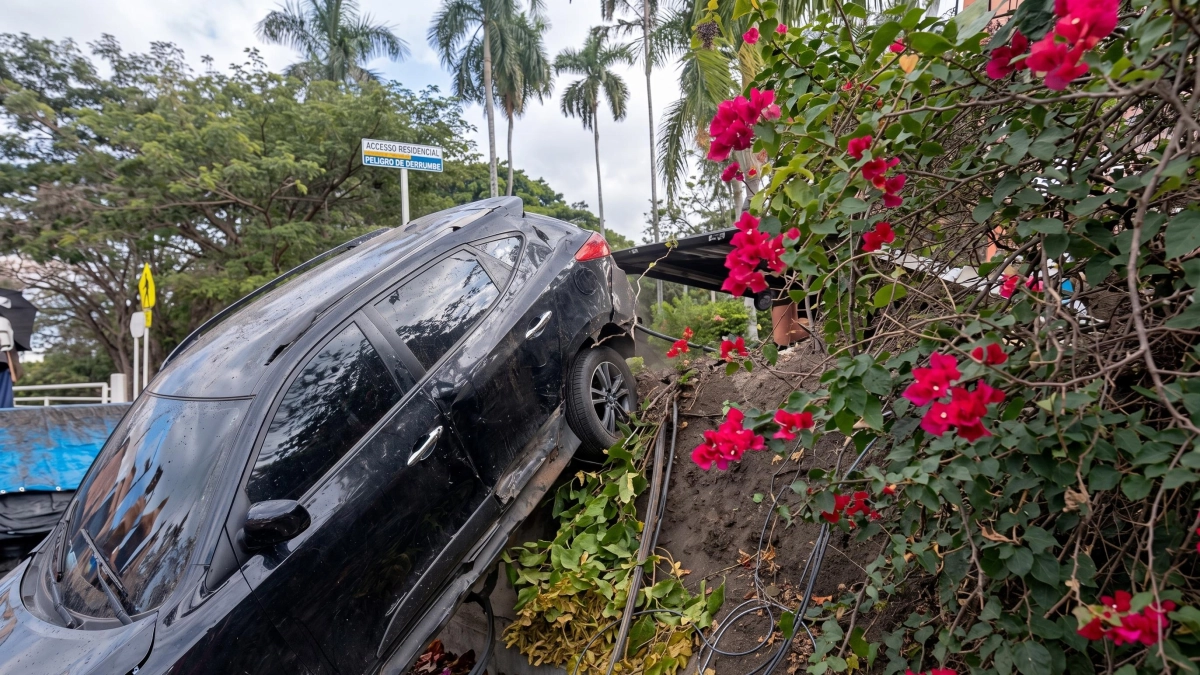 En una camioneta robada, un hombre intentó embestir un puesto de control de la Policía en San Pedro, Valle: fue capturado con 458,5 kilos de marihuana