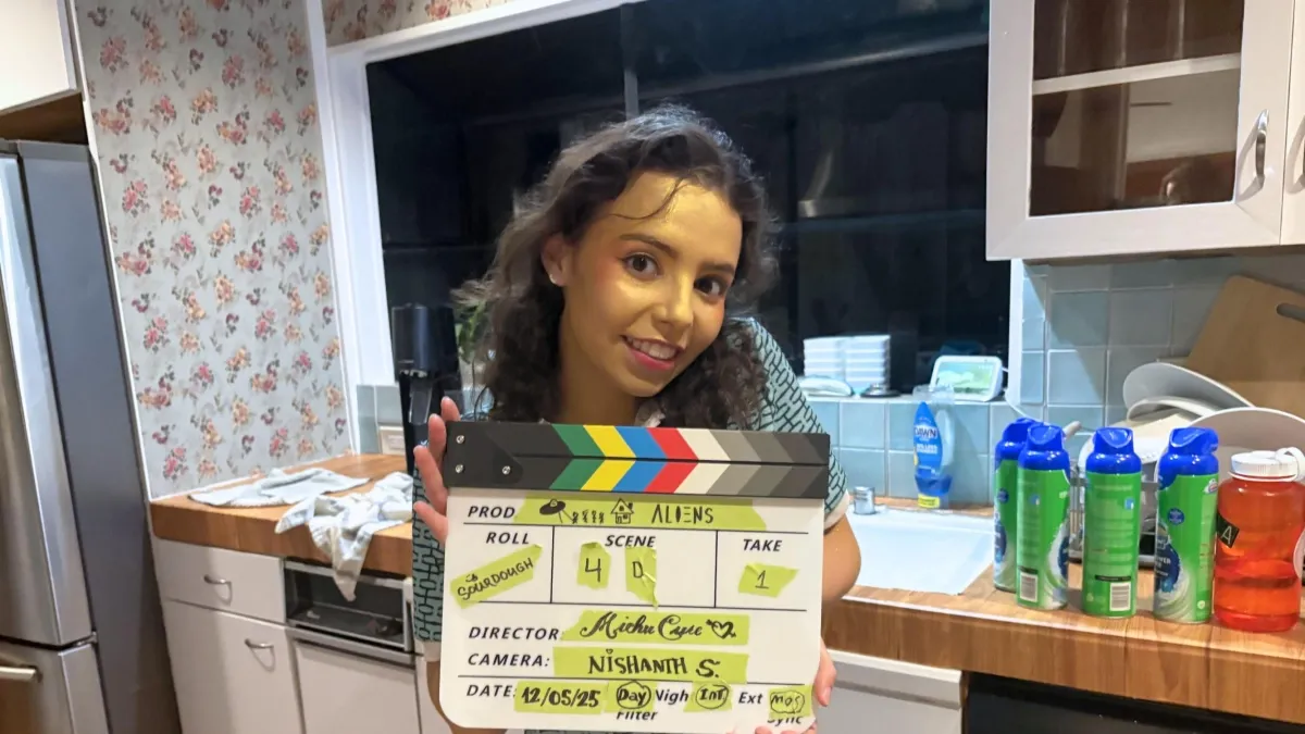 Michu Cure, la colombiana que creó una serie sobre ‘aliens’ para hablar de migración