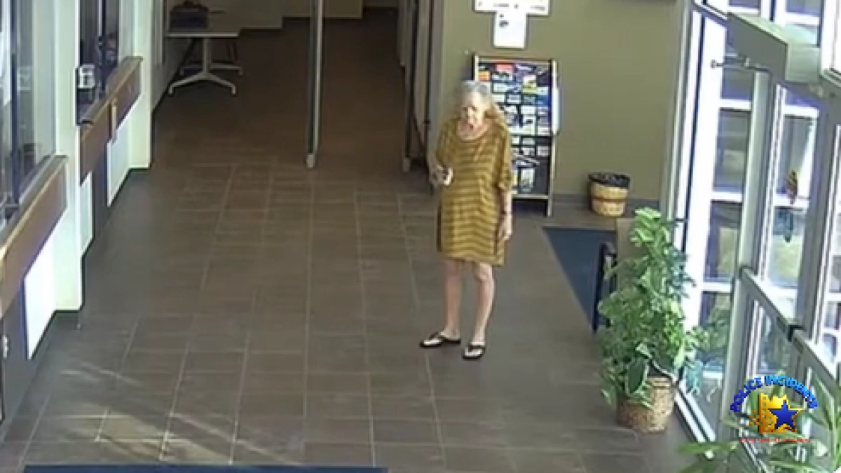 Video | Mujer de 71 años murió tras ser herida por policías luego de disparar dentro de una comisaría en Florida, Estados Unidos