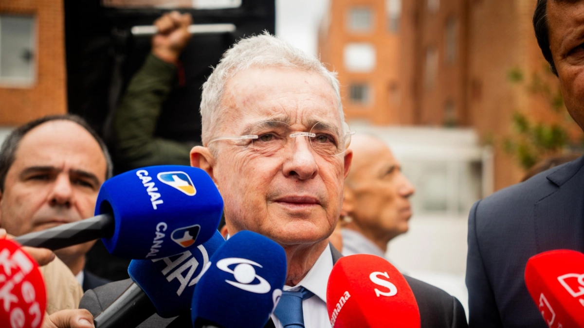 Expresidente Álvaro Uribe habló tras cumplirse 10 años del plebiscito que dijo ‘no’ a los acuerdos de paz con las Farc: ‘Resolver problemas que dejó’