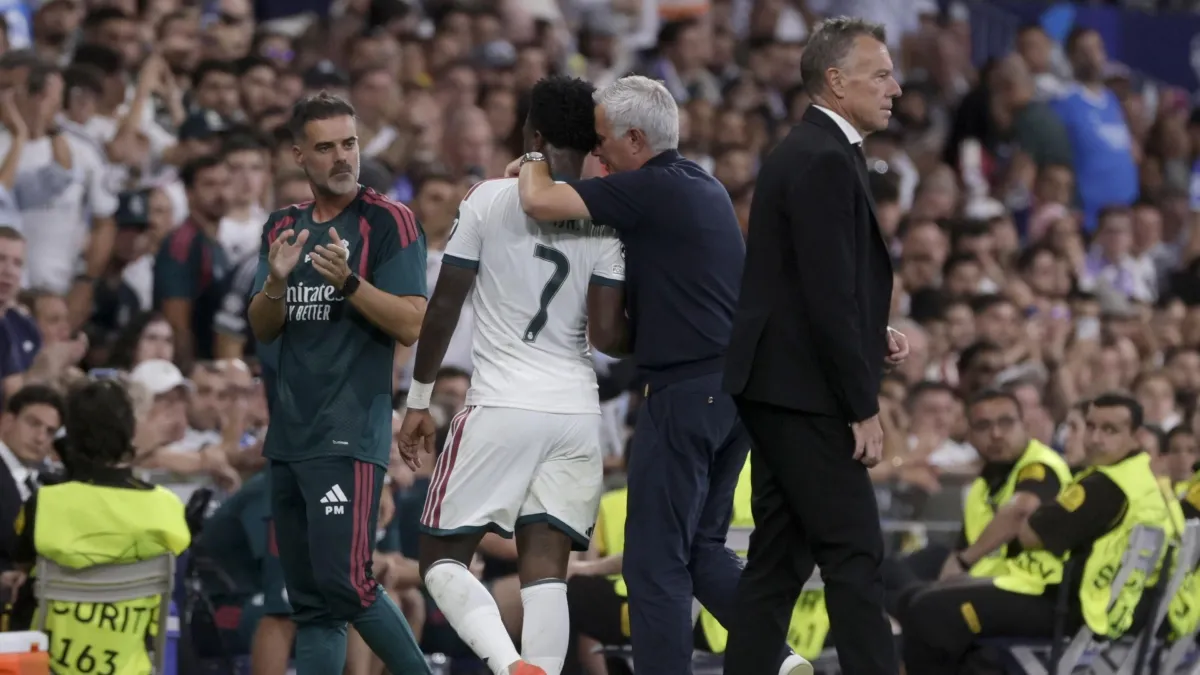 Mourinho sale en defensa de Vinícius tras las rechiflas que recibió en el Bernabéu en la victoria del Real Madrid en Champions
