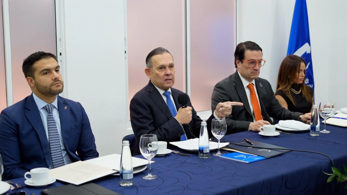 Minjusticia Iván Cancino le confirmó al presidente del Partido Conservador, Efraín Cepeda, que el Gobierno construirá 10 megacárceles