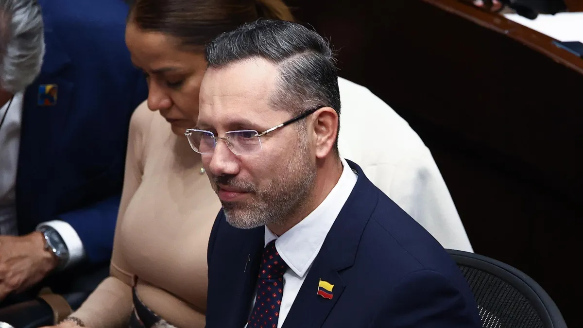 ‘Si alguien se sintió ofendido, mil disculpas’: ministro Beltrán se defendió en debate de moción de censura por viaje a Santa Marta tras terremoto