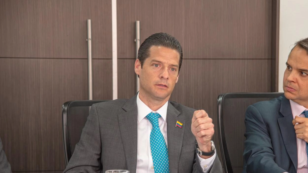 ¿Menos vueltas para las empresas? Esto es lo que propone el ministro de Comercio con su proyecto de ley 'antitrámites'