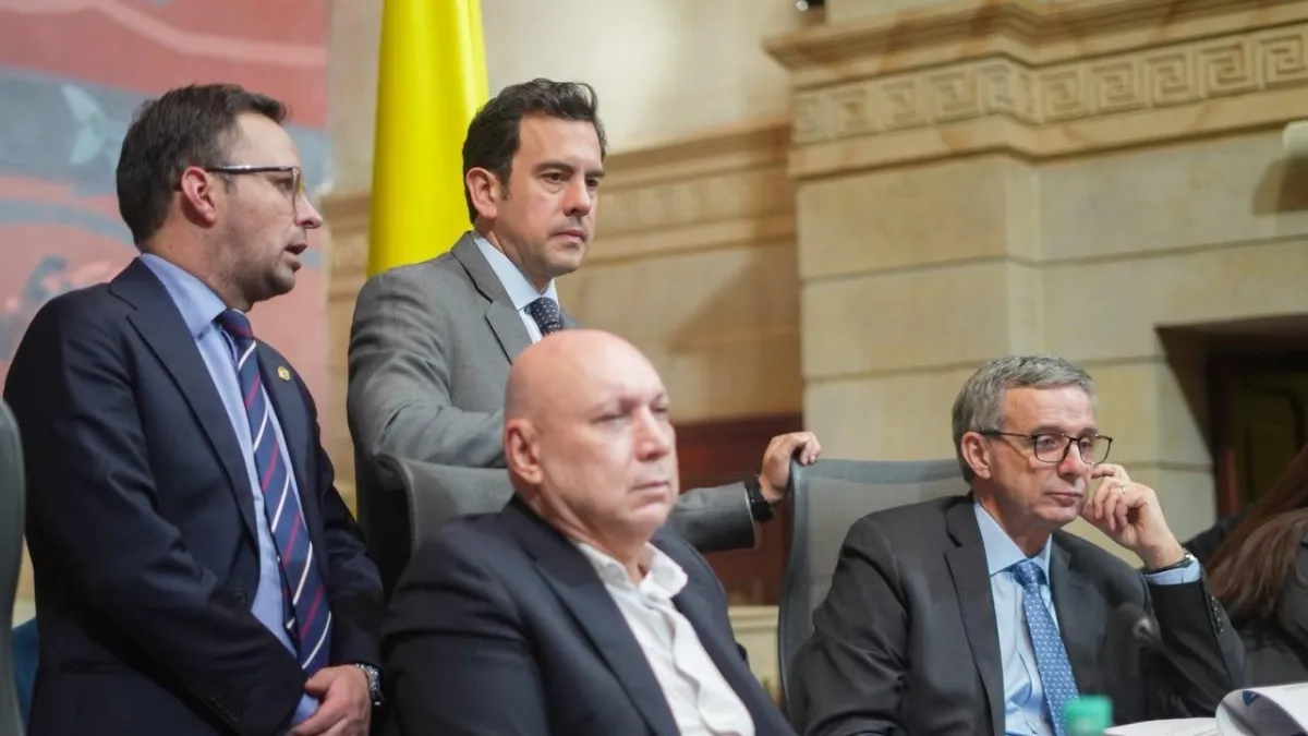 El refuerzo para Abelardo De La Espriella en el Congreso y el plan de la Cancillería con los pasaportes / En Secreto