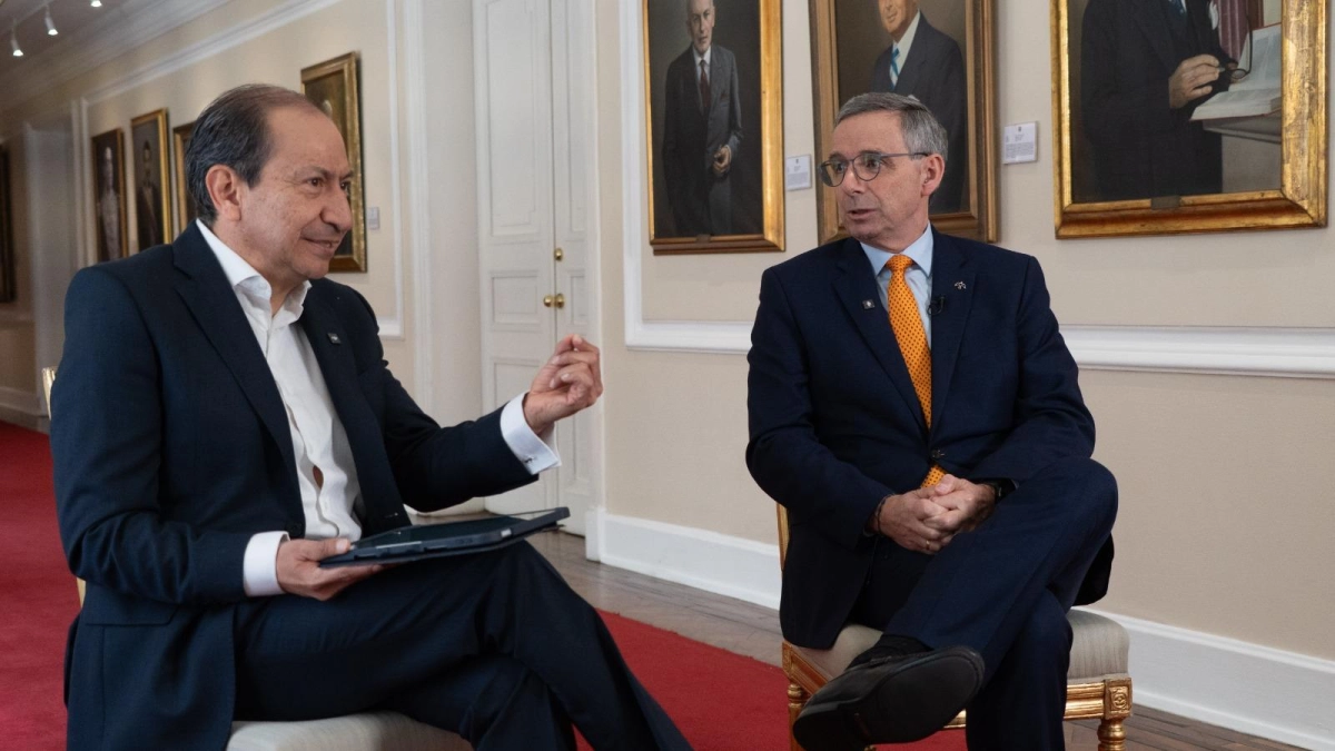 La austeridad es el único camino, y la Ley de Rescate comenzará en octubre su paso por el Congreso: entrevista al Ministro de Hacienda
