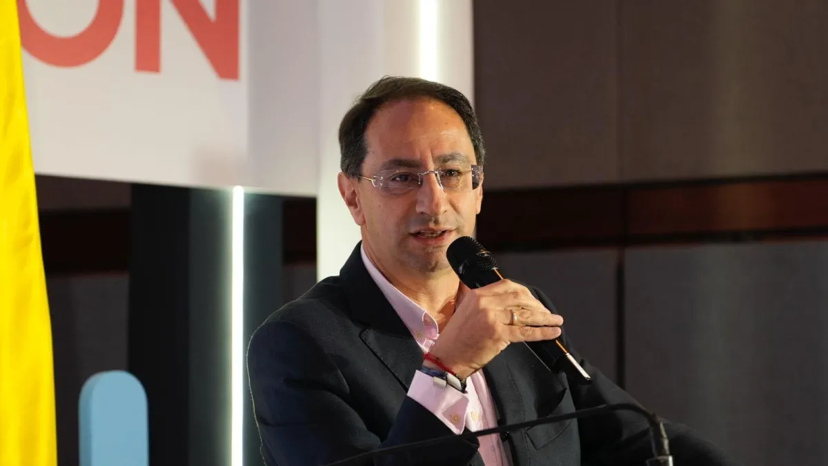El vicepresidente José Manuel Restrepo respondió a Gustavo Petro por el manejo fiscal y económico de Colombia: ‘No seguiremos su ‘estúpida’ receta’