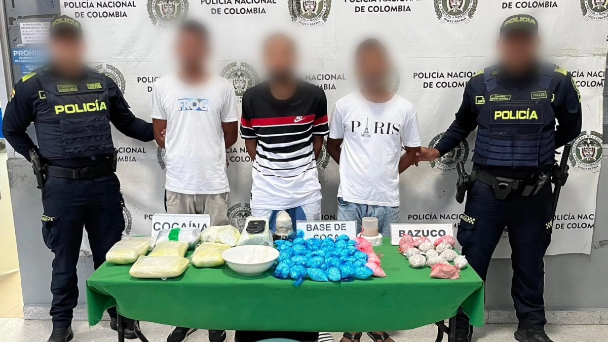 Allanamiento en Galapa (Atlántico) golpea finanzas criminales de Los Costeños: hallan más de 8.200 dosis de droga y capturan a tres individuos