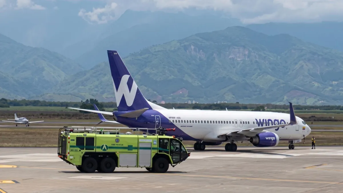 Susto en el Aeropuerto Alfonso Bonilla Aragón: humo en la parte delantera de un avión de Wingo activó los protocolos de emergencia
