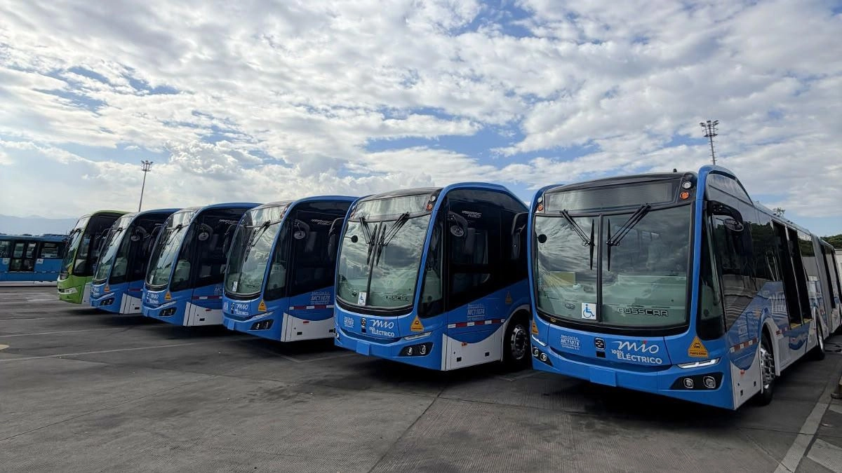 100 % eléctricos y con puertos USB: llegan a Cali cinco buses articulados del MIO y la ciudad se alista para recibir su flota pública