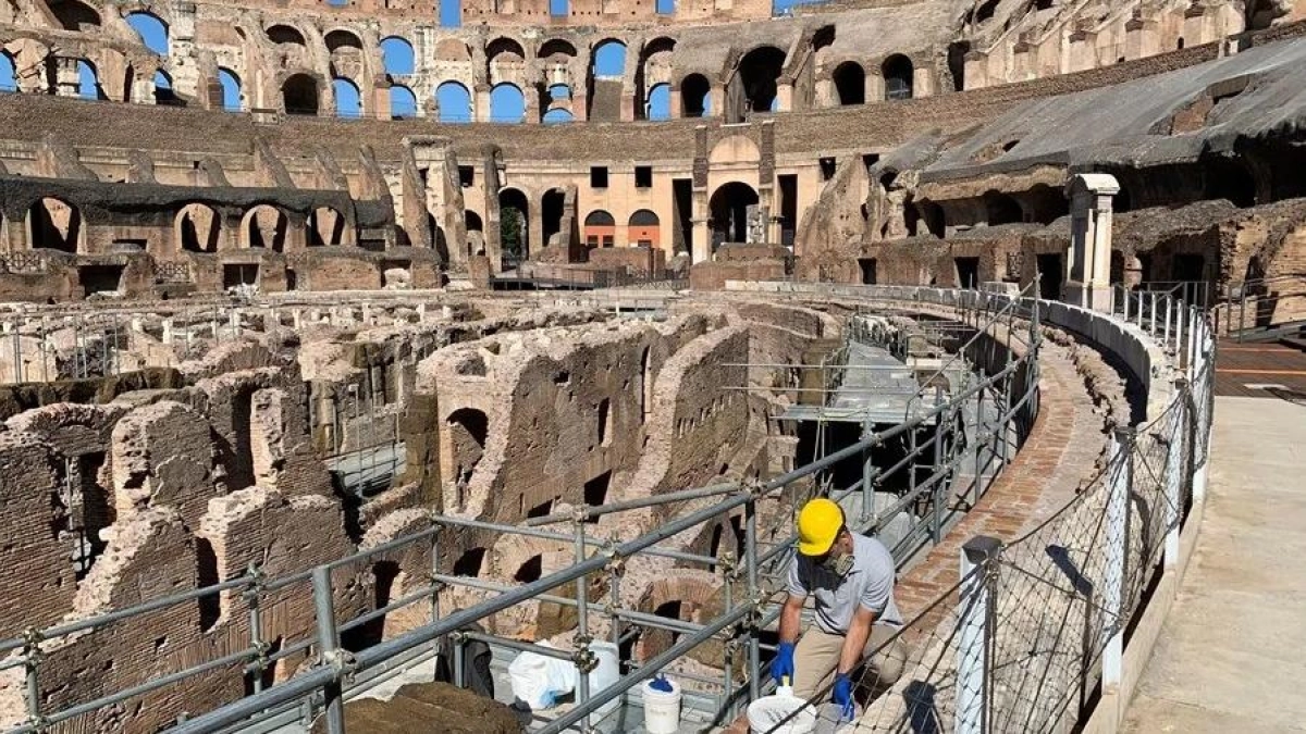 Murió joven trabajador tras caer del Coliseo de Roma: el monumento cierra sus puertas durante dos días en señal de luto