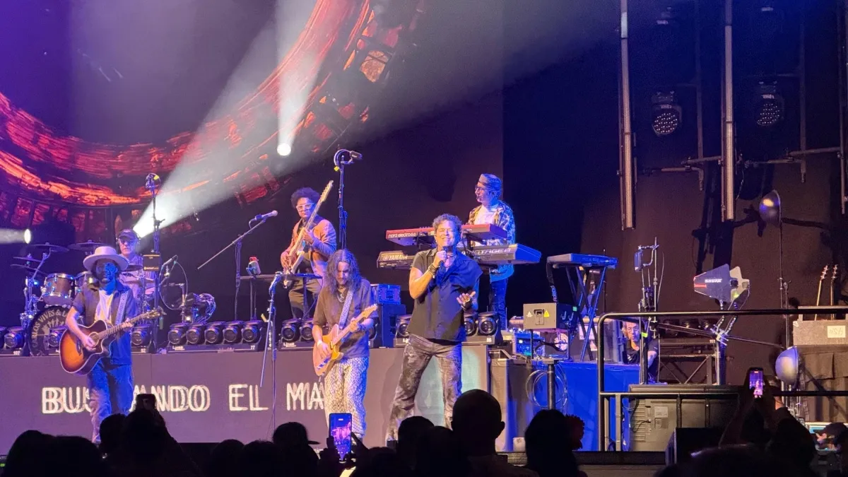 Carlos Vives hace vibrar el Movistar Arena de Bogotá en su primera presentación de la gira Tour al Sol