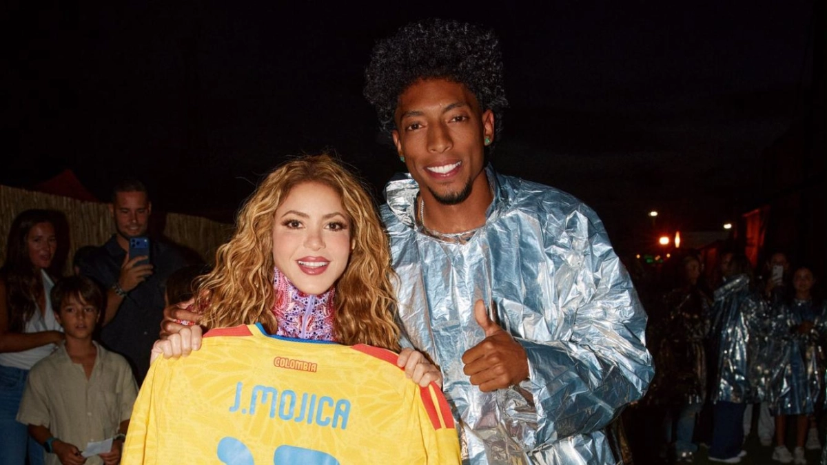 Johan Mojica compartió con Shakira y le regaló su camiseta de la Selección: ‘Gracias por inspirar al mundo con tu música’