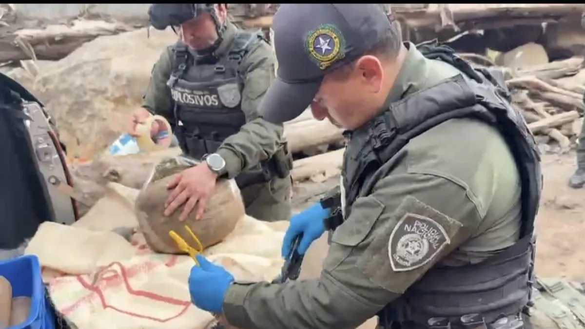 Una placa falsa delató a un vehículo que ocultaba dos cilindros cargados con explosivos en calles de Pasto: atribuyen el hecho a las disidencias