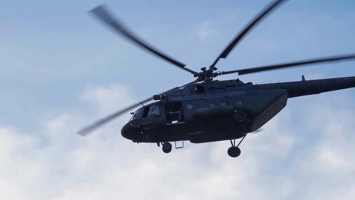 El informe reservado de la Contraloría que advierte los riesgos millonarios en contratos de defensa para atender la flota de helicópteros