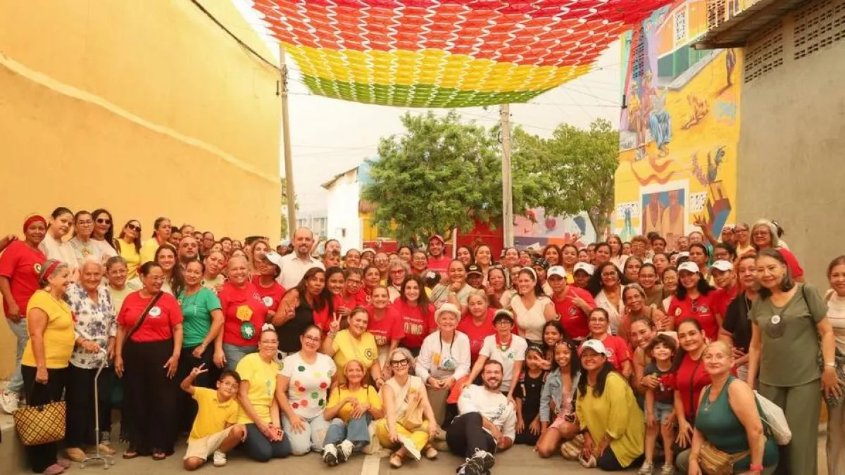 Barranquilla: un cielo de 756 piezas tejidas a mano transforma las calles de Barrio Abajo; 61 mujeres están detrás de la obra