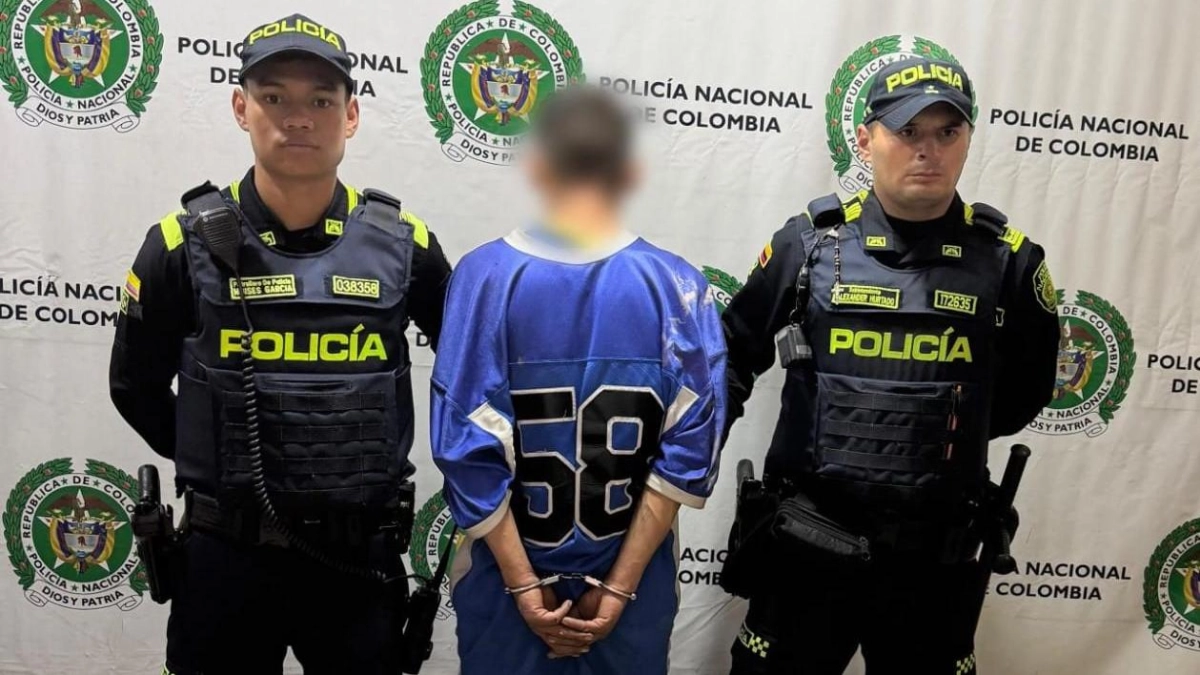 Capturan en flagrancia a un hombre que robó el retrovisor de un carro en el barrio San Bernardo, en Bogotá