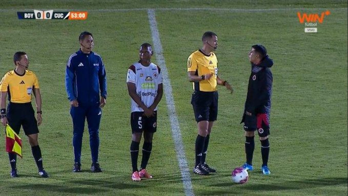 El ‘clásico del descenso’ entre Boyacá Chicó y Cúcuta Deportivo, suspendido por incidentes entre hinchas en Tunja