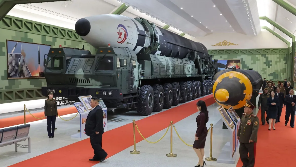 Corea del Norte muestra su misil balístico intercontinental Hwasong-20 y genera preocupación por su capacidad de alcanzar territorio estadounidense