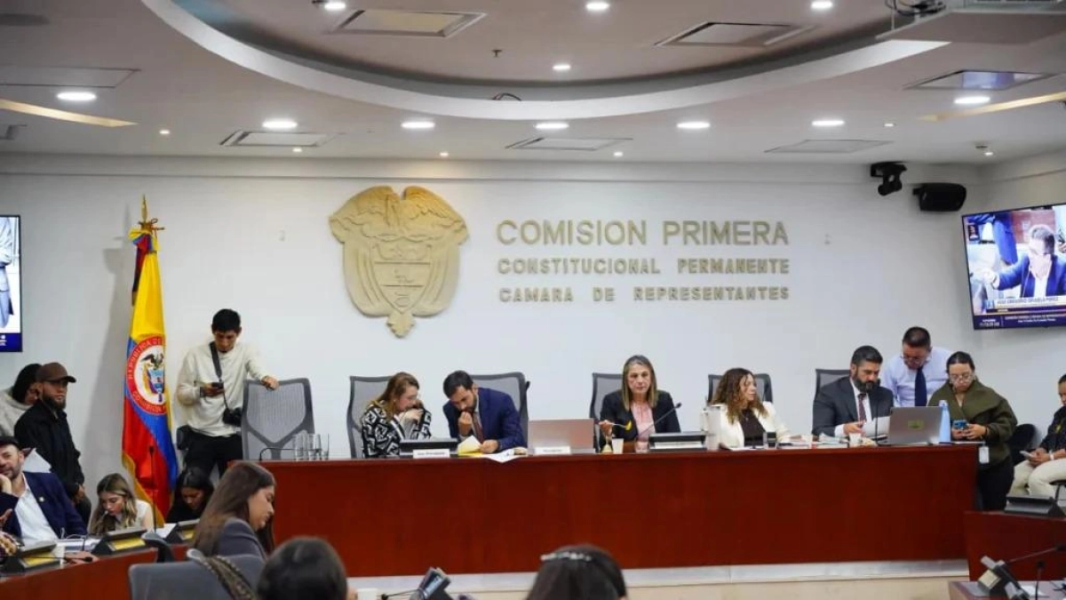 Aprueban en primer debate el proyecto que busca inhabilitar para aspirar a la Presidencia a los exalcaldes de Bogotá que recién salen del cargo