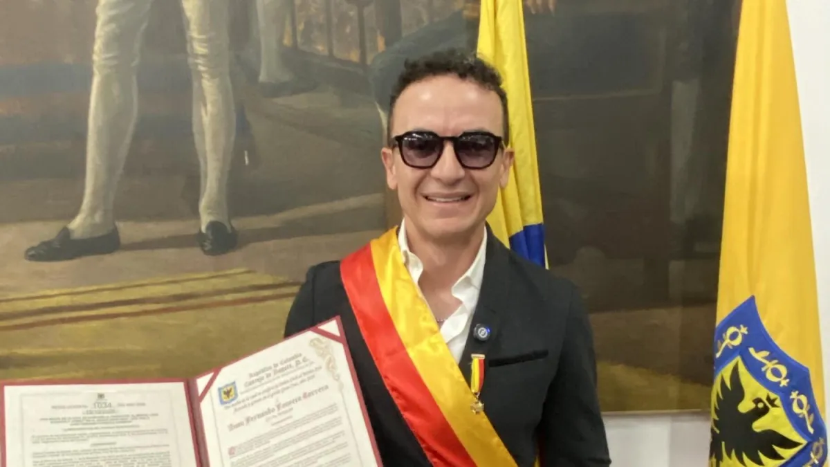 Fonseca recibe la Orden José Acevedo y Gómez en Bogotá por su trayectoria musical y aporte social