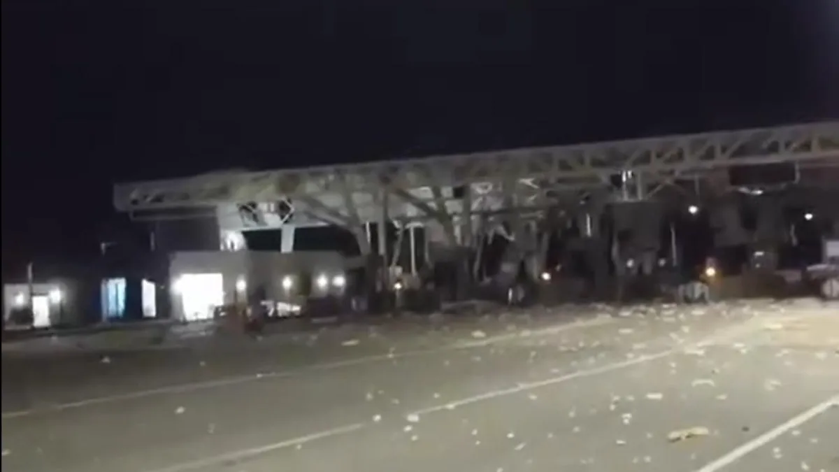 Explosión de carro bomba en peaje entre Villanueva y Monterrey, Casanare, en la madrugada de este viernes 23 de octubre: habría varios heridos