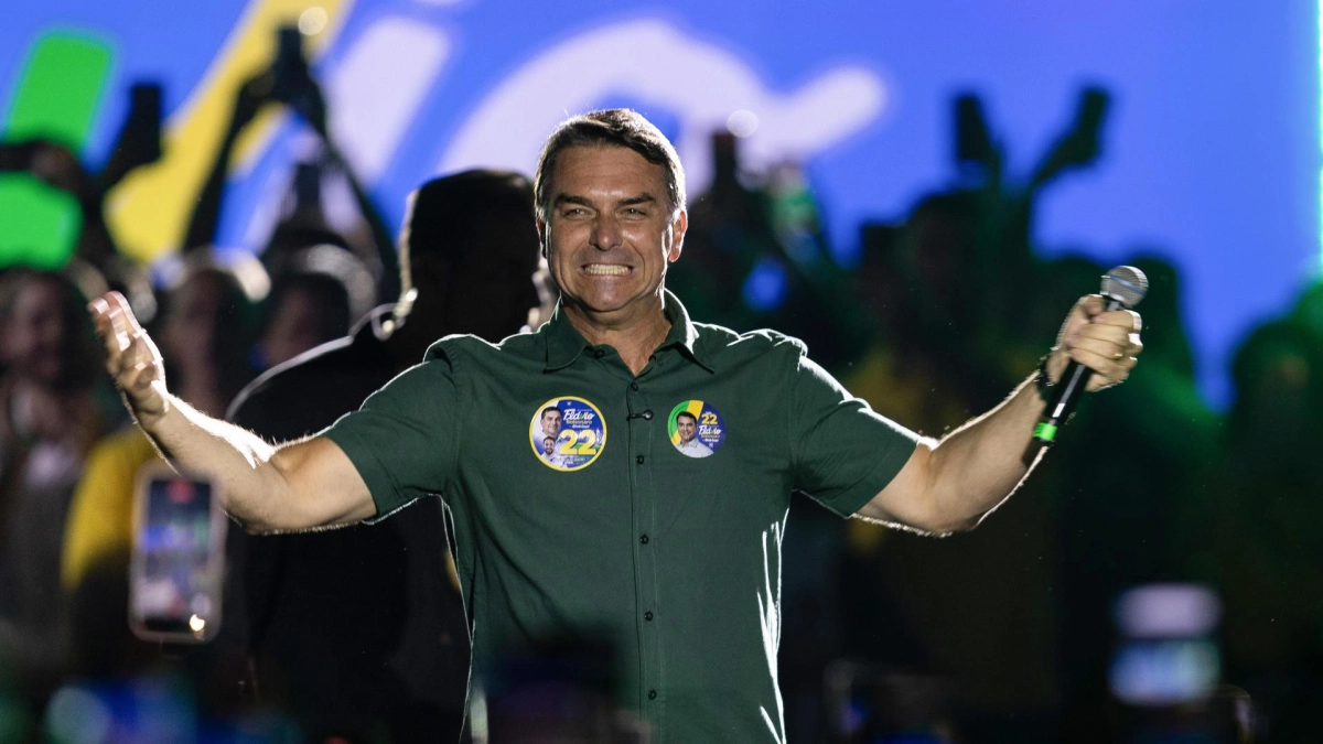 Presunta salida del excandidato Flávio Bolsonaro de Brasil, con rumbo a Estados Unidos, despierta dudas: esto se sabe