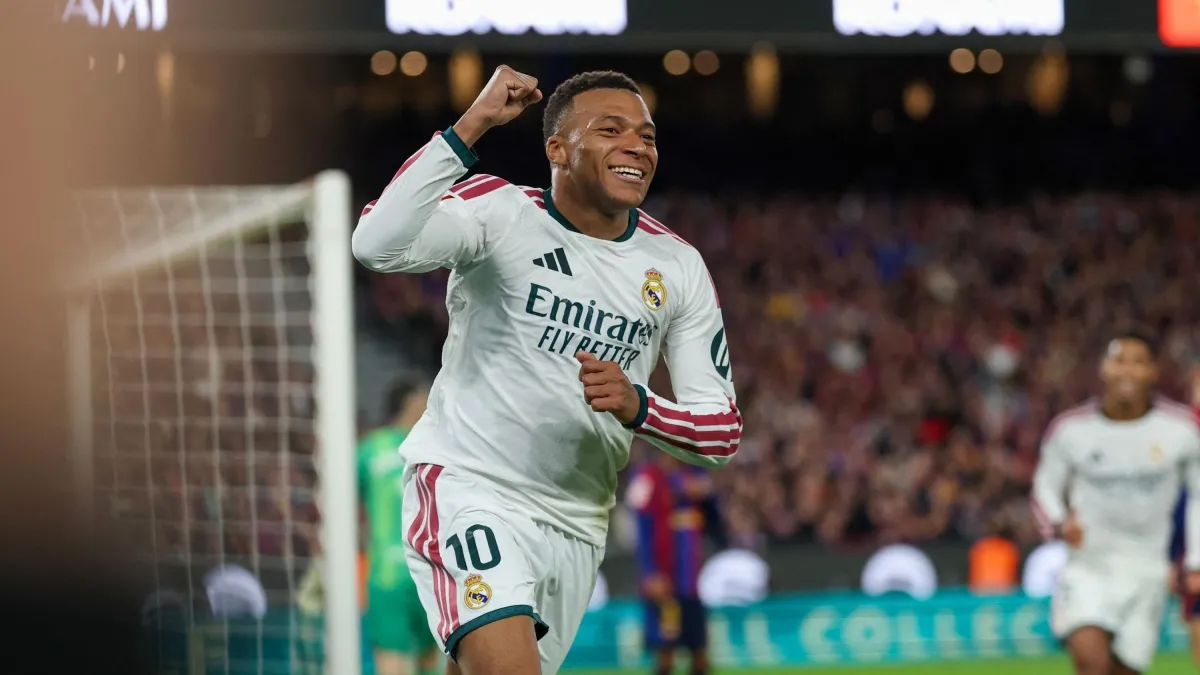 Mbappé brilló y llevó al Real Madrid a vencer al Barcelona de visita en un intenso derbi en la Liga de España