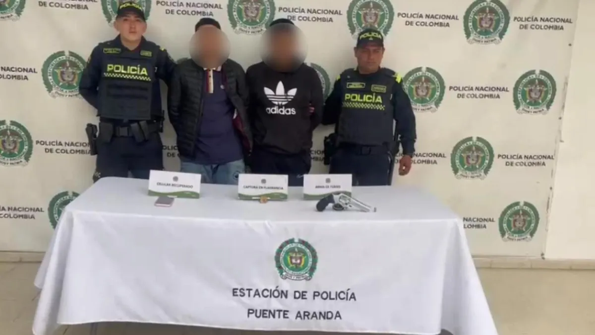 Dos hombres fueron capturados después de hurtar un establecimiento comercial en Bogotá con un revólver
