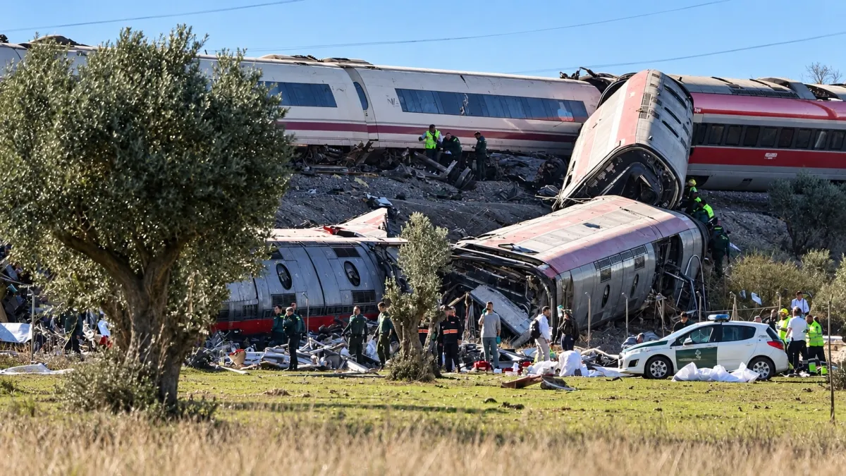 Accidente de tren en España: los detalles de la peor tragedia ferroviaria en 13 años, que enluta al país