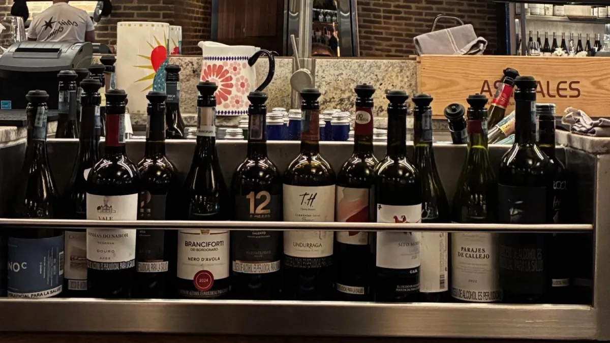 La nueva sede del brindis: el bar y restaurante Chin Chin ofrece 50 variedades de vino por copa y estrena carta